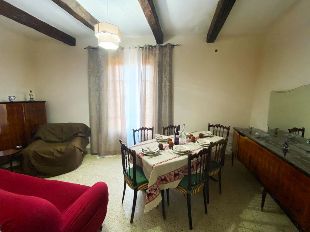 Detached house in the historic center (via Savonarola, 22)