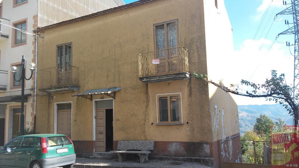 Casa indipendente nella frazione Agromonte Mileo (corso Rita Levi Montalcini , 452)
