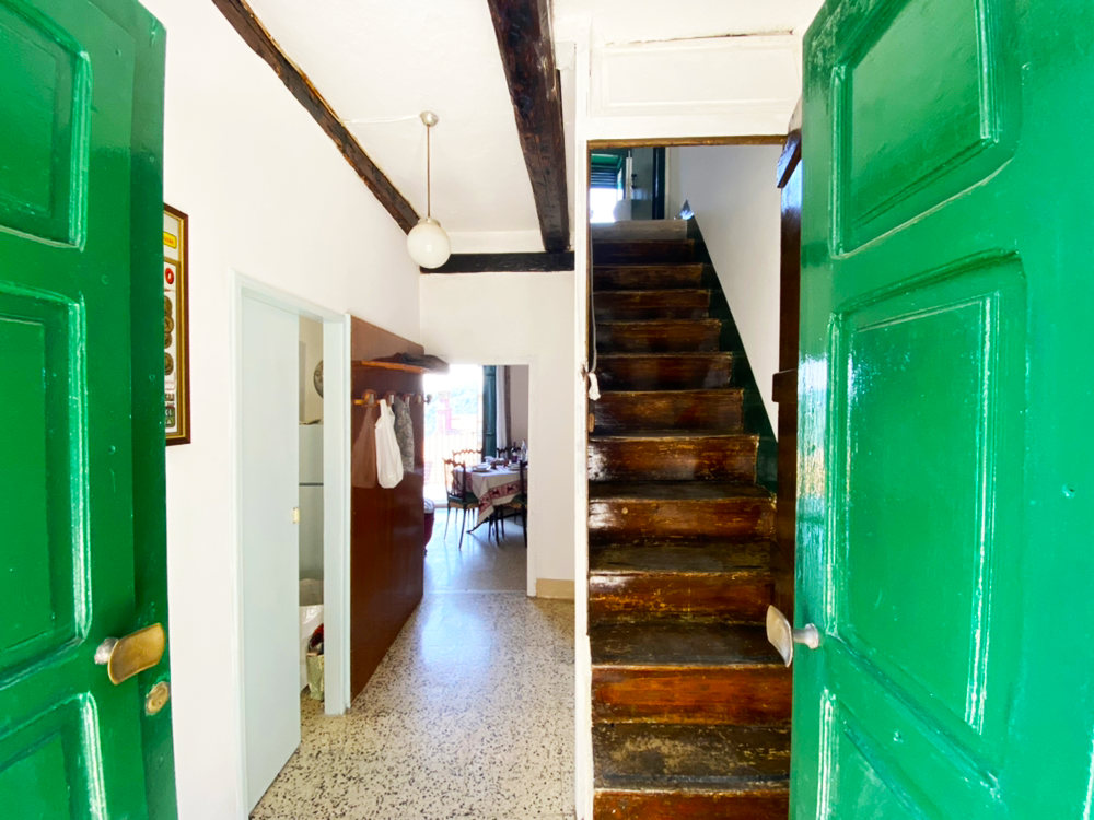 Detached house in the historic center (via Savonarola, 22)