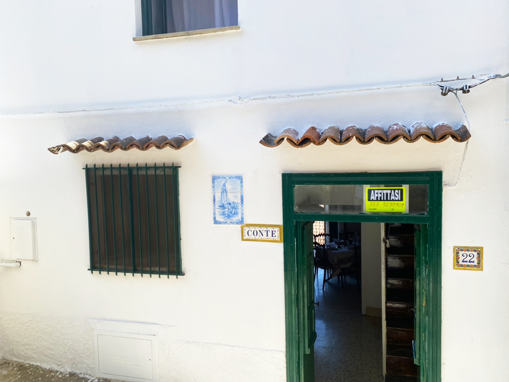 Detached house in the historic center (via Savonarola, 22)