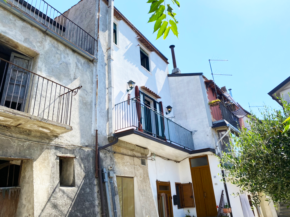 Detached house in the historic center (via Savonarola, 22)