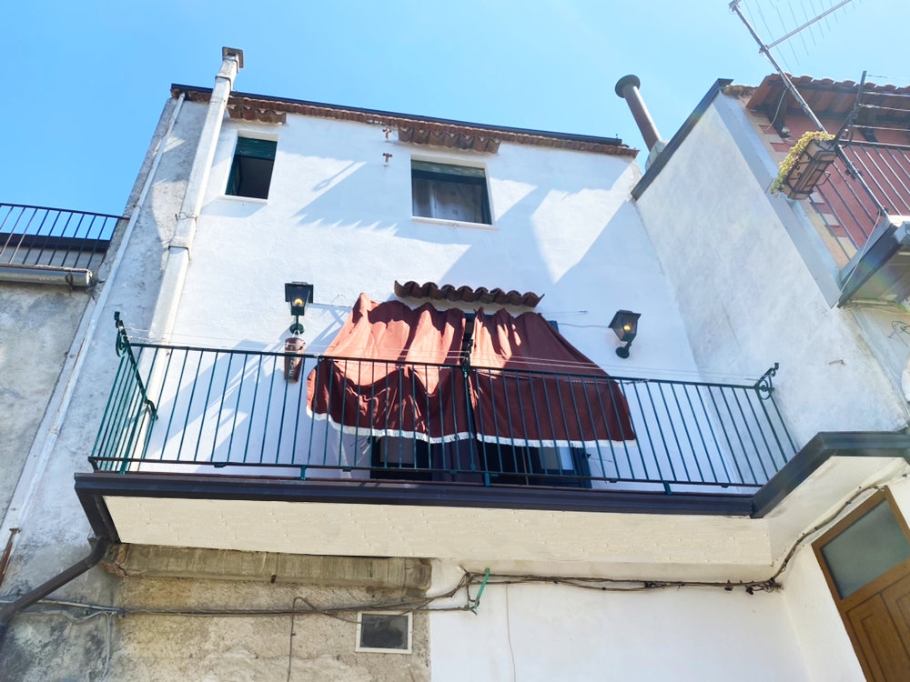 Detached house in the historic center (via Savonarola, 22)