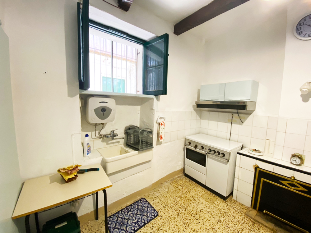 Detached house in the historic center (via Savonarola, 22)