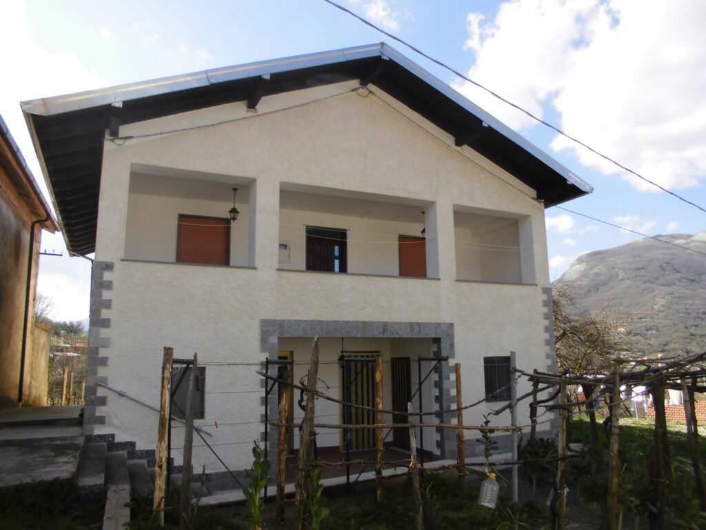 Villa with land (c.da Cerri)