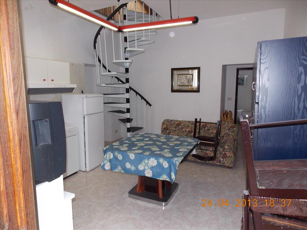 Villa indipendente con annessi deposito e sottotetto (via del Vecchio Stabilimento, 6)