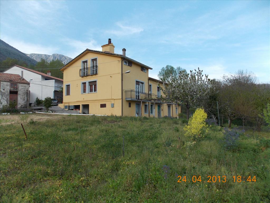 Villa indipendente con annessi deposito e sottotetto (via del Vecchio Stabilimento, 6)