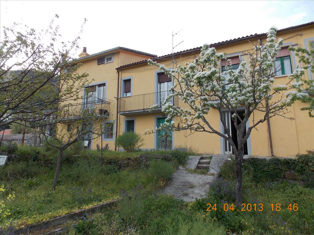 Villa indipendente con annessi deposito e sottotetto (via del Vecchio Stabilimento, 6)