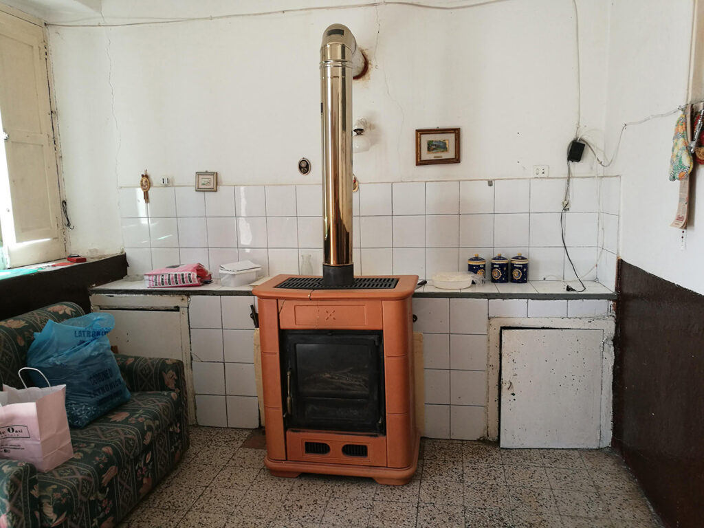 Detached house in a rural area (via Monte Pollino, 39)
