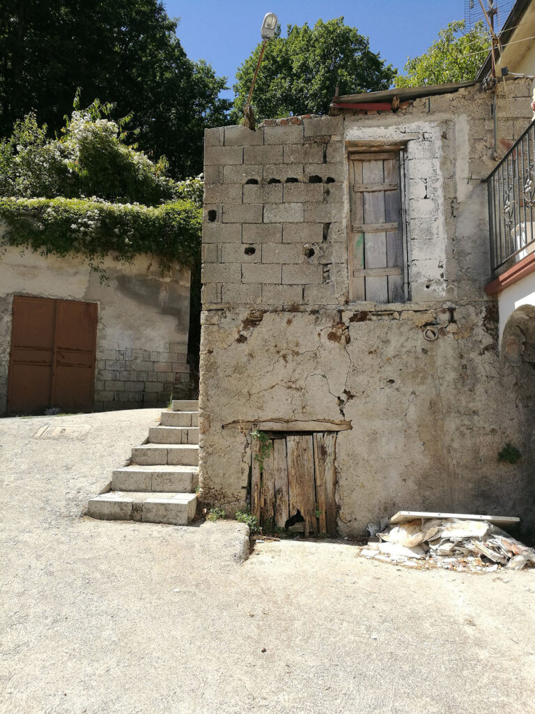 Detached house in a rural area (via Monte Pollino, 39)
