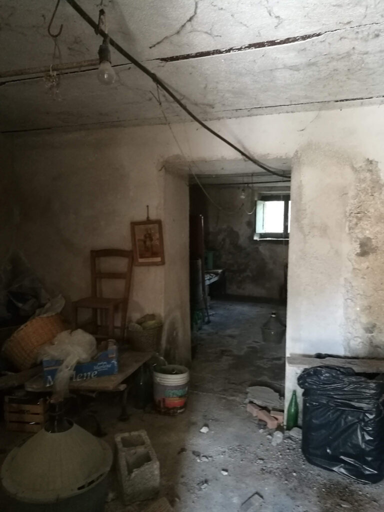 Detached house in a rural area (via Monte Pollino, 39)