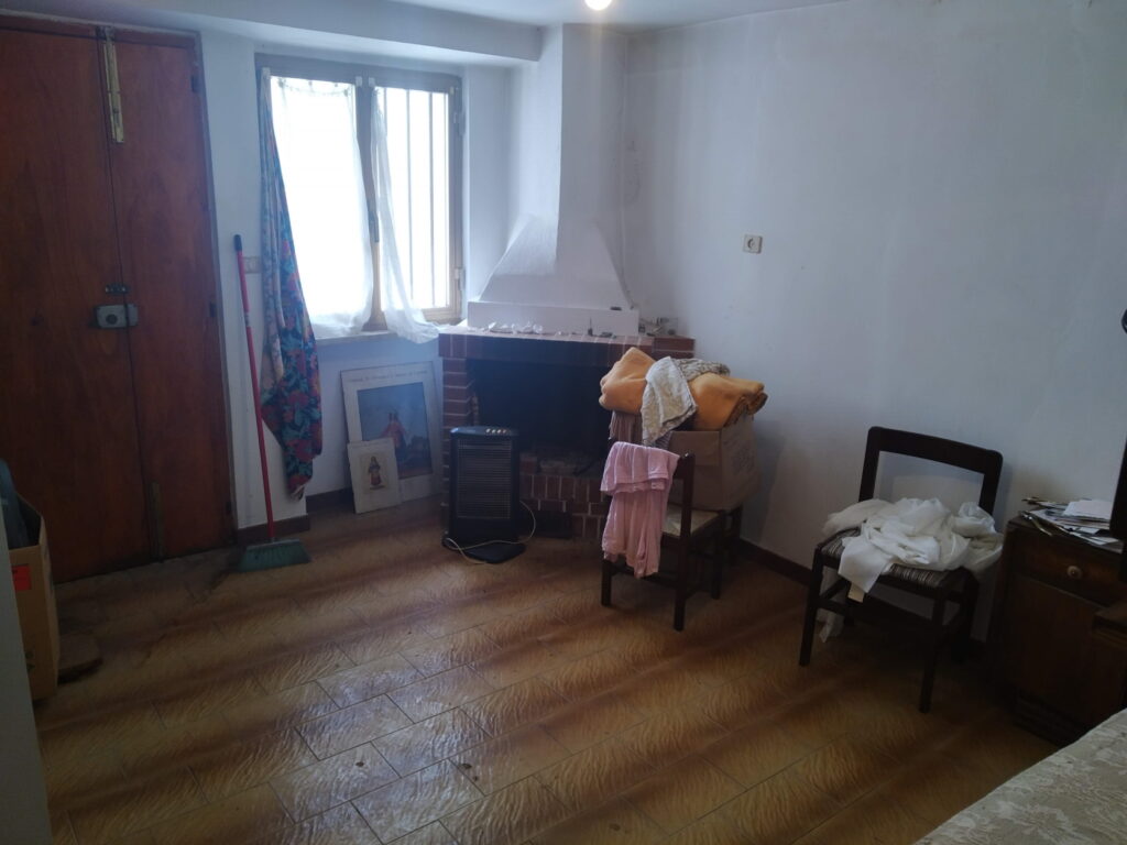 Detached house in the historic center (via Savonarola, 35)