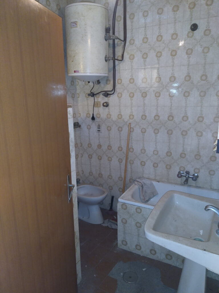 Detached house in the historic center (via Savonarola, 35)