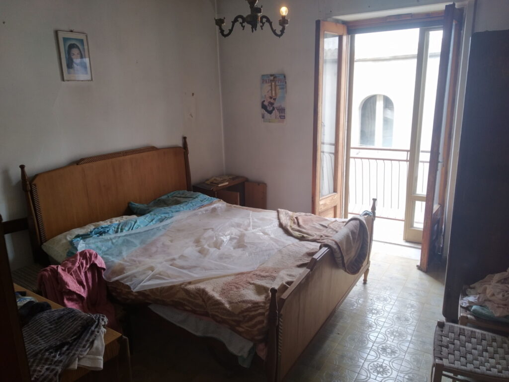 Detached house in the historic center (via Savonarola, 35)