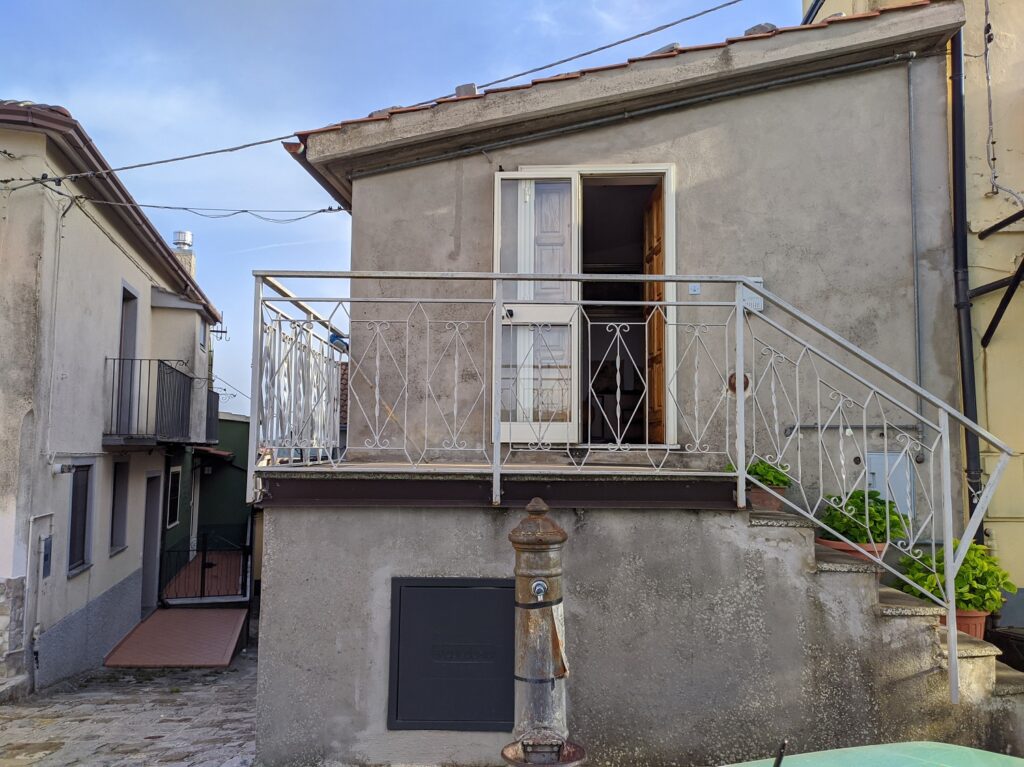 Casa indipendente nel centro storico (l.go Pimmentel, 6)