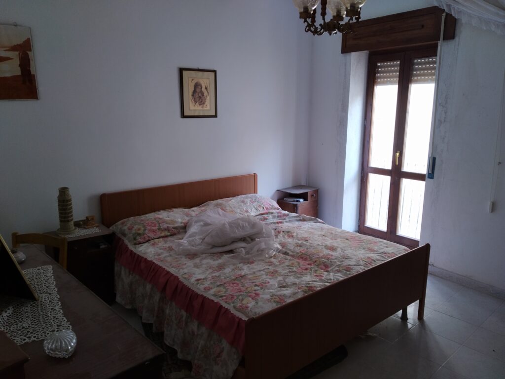 Detached house in the historic center (via Dante, 106)