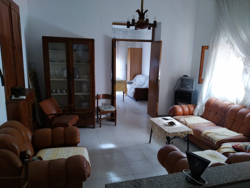 Detached house in the historic center (via Dante, 106)