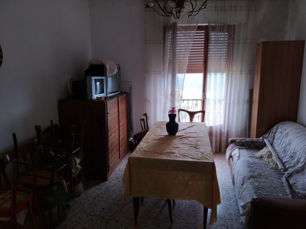 Detached house in the historic center (via Dante, 106)