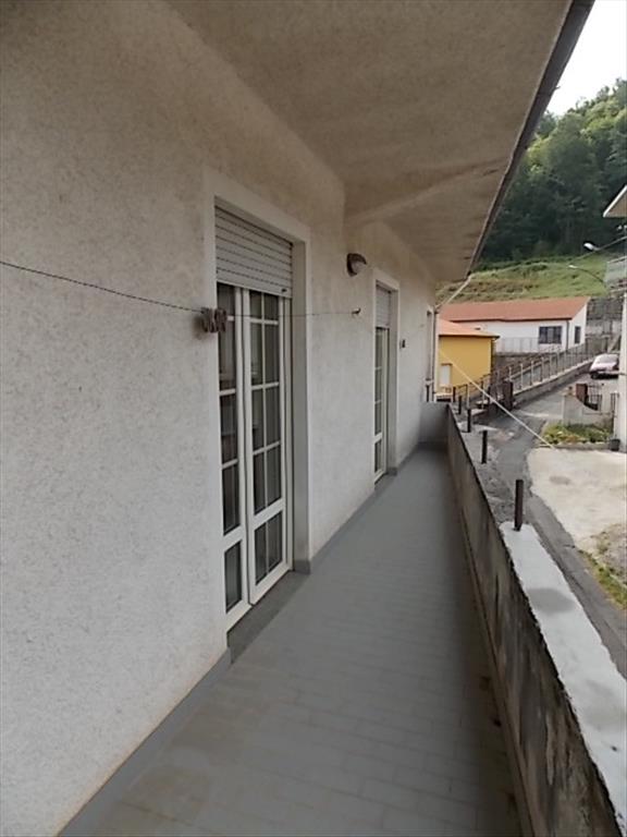 Detached house with garage and storage area (via Tommaso Pedio, 7)