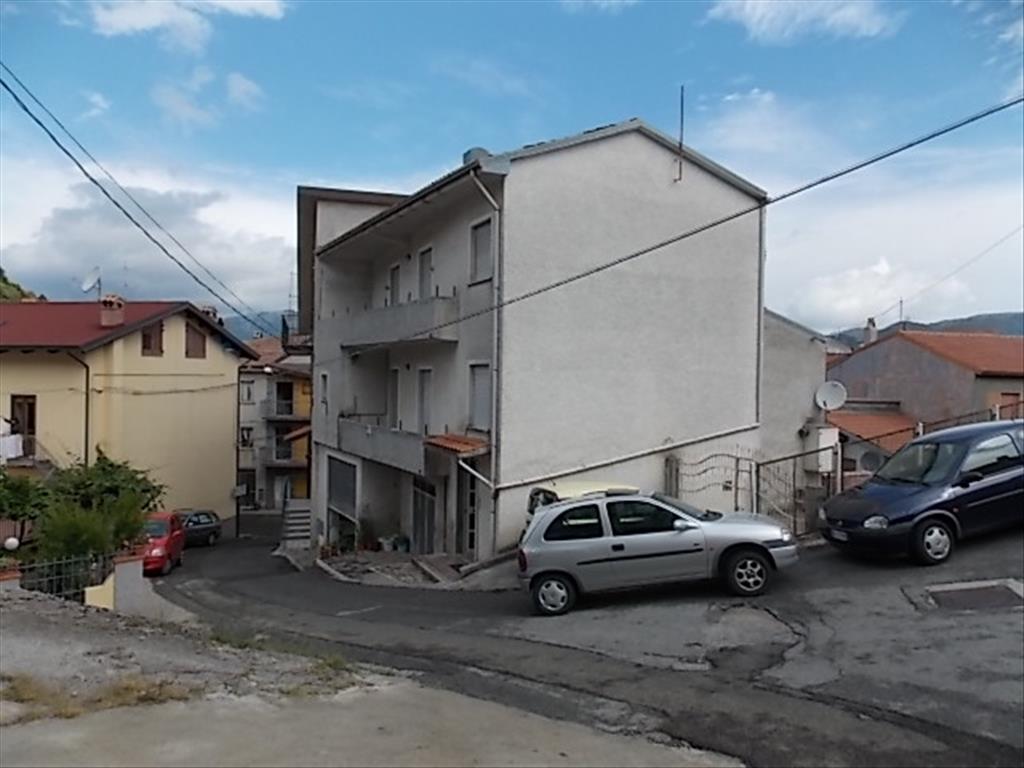 Detached house with garage and storage area (via Tommaso Pedio, 7)