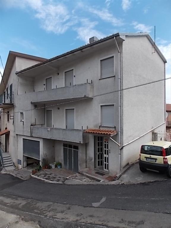 Detached house with garage and storage area (via Tommaso Pedio, 7)