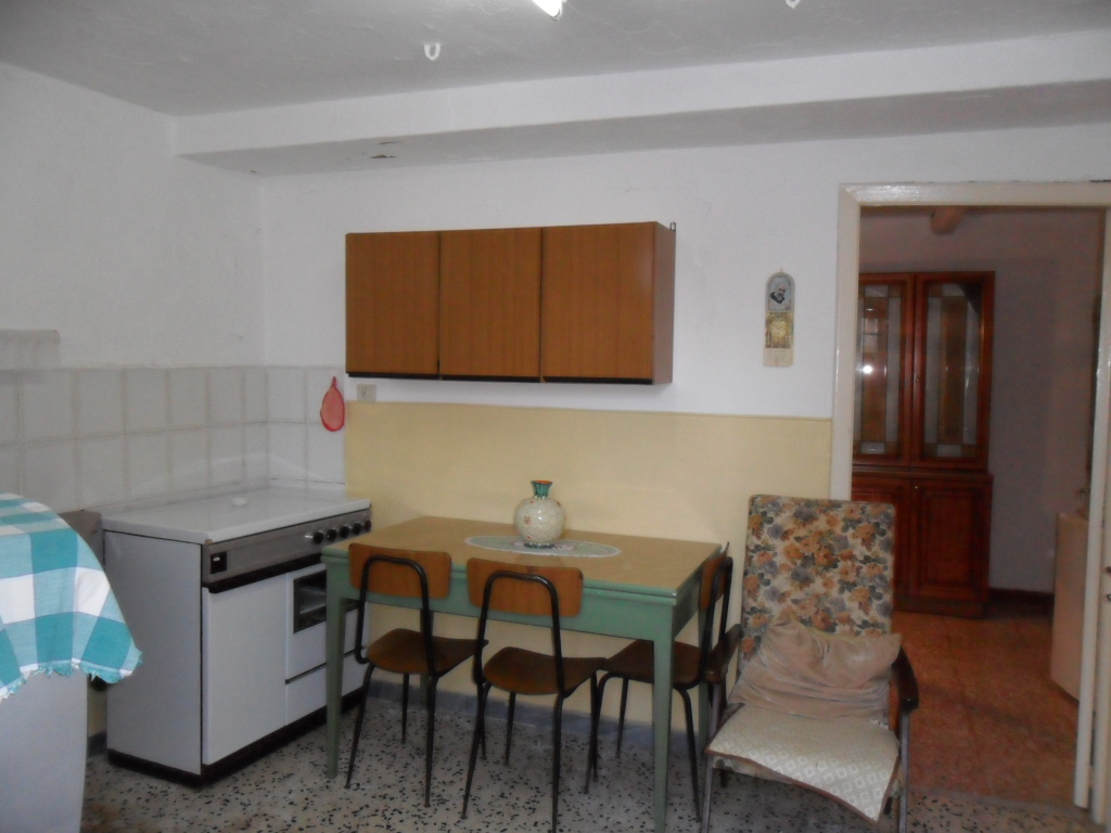 Casa indipendente nel centro storico (via Demostene, 4)