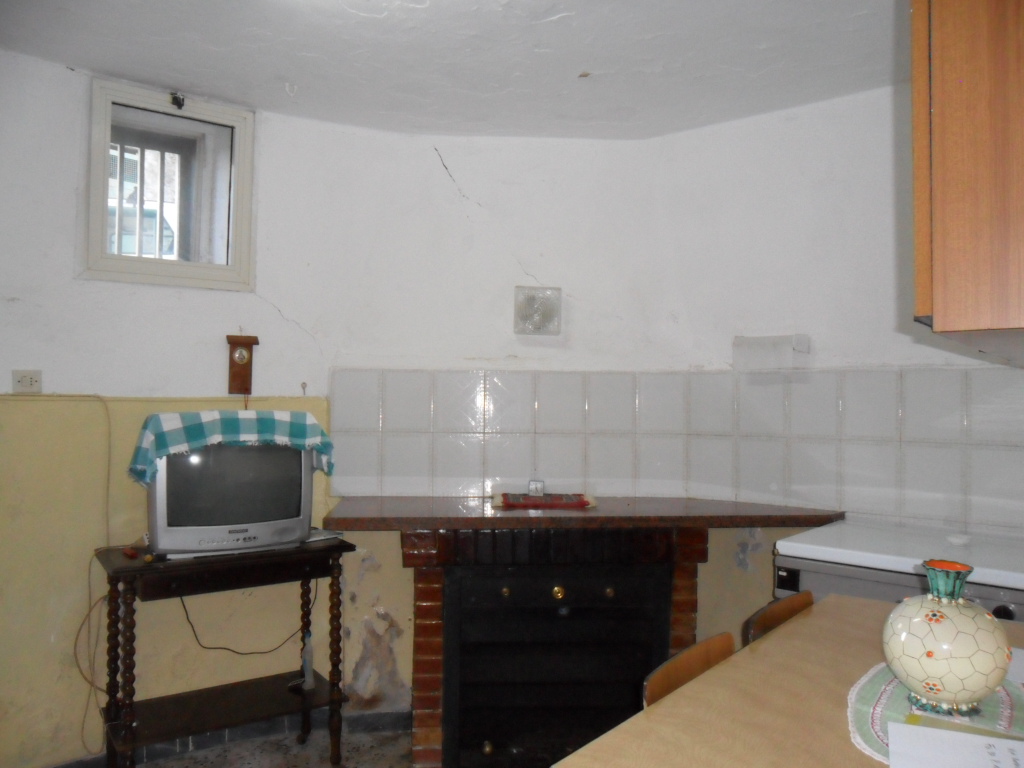 Casa indipendente nel centro storico (via Demostene, 4)