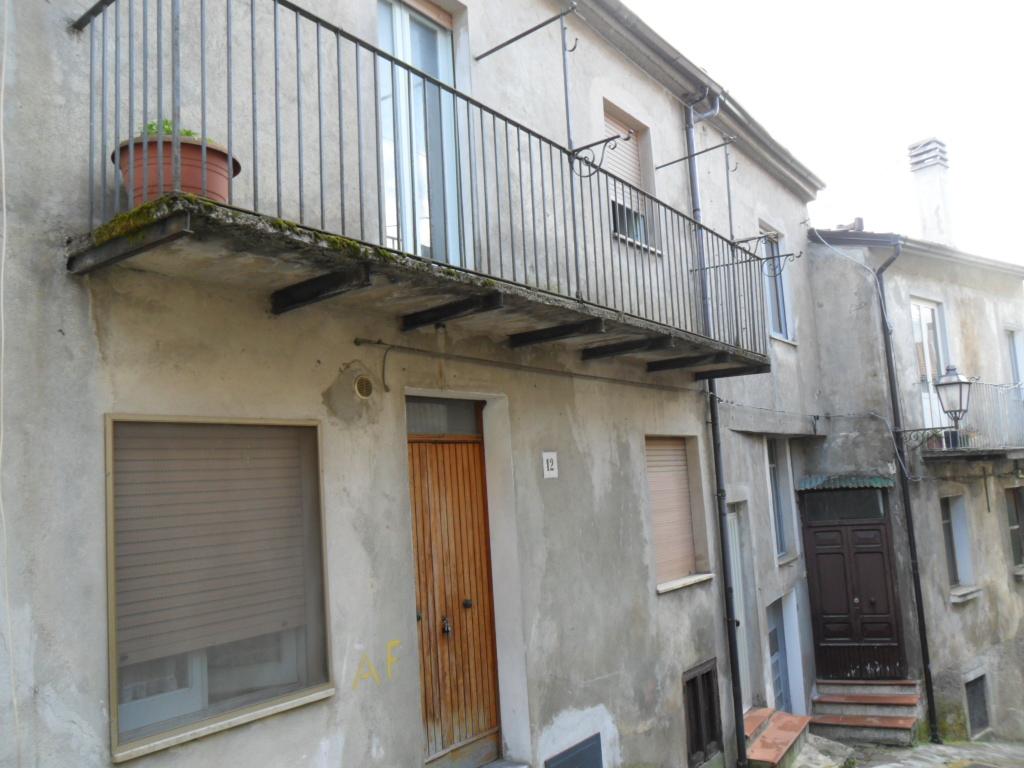 Detached house in the historic center (via Prof. Sac. D’Angelo, 12)