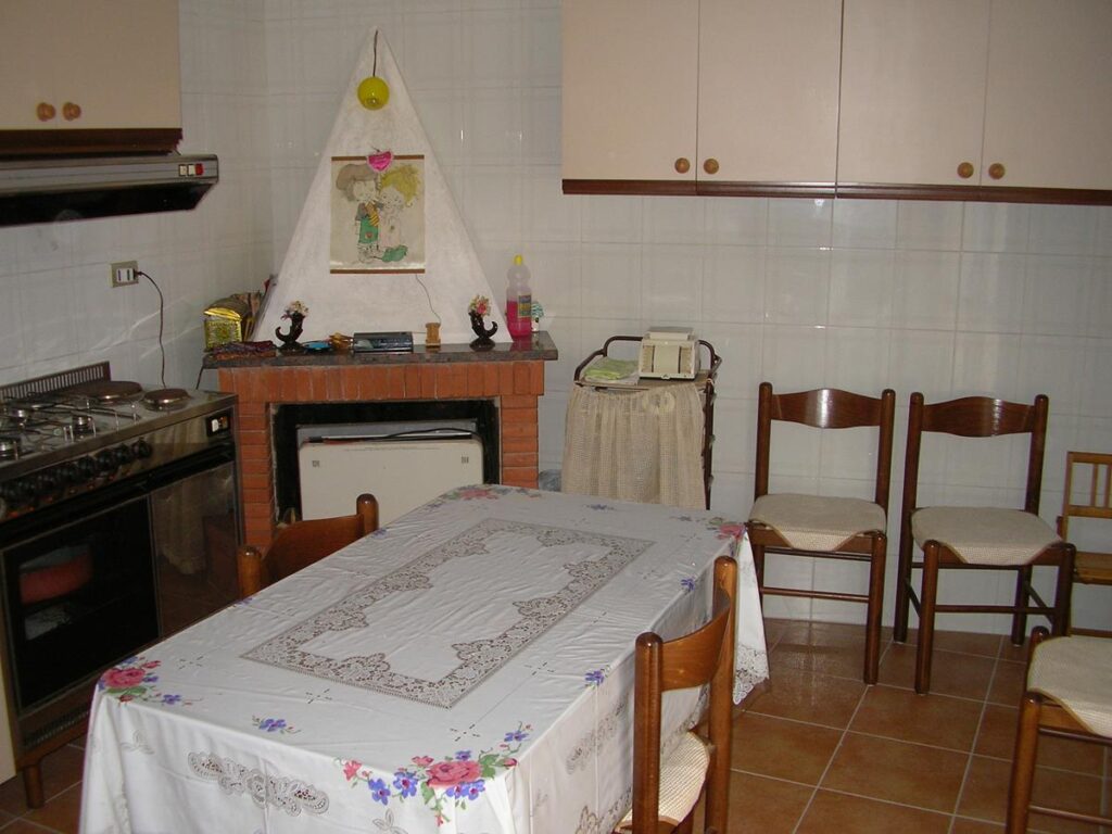 Detached house in the urban centre (via Cantù, 1)