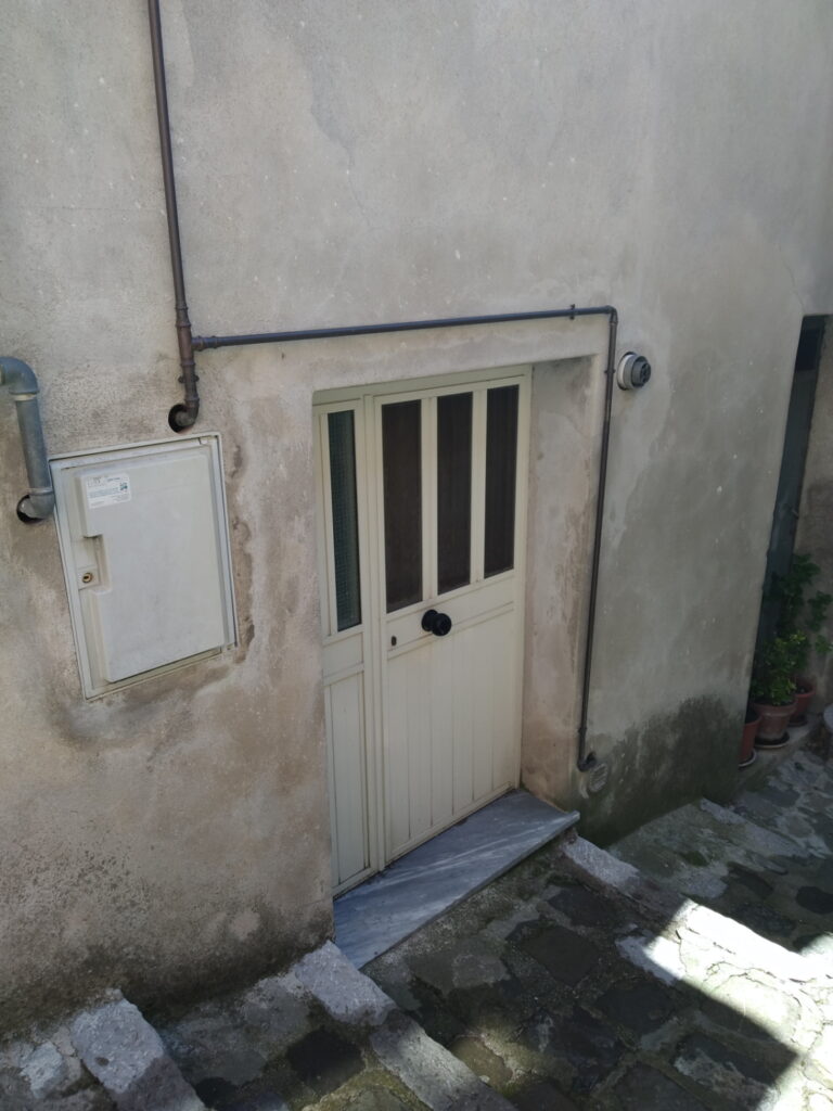Detached house in the historic center (via Dante, 70)