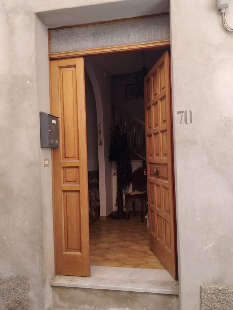 Detached house in the historic center (via Dante, 70)