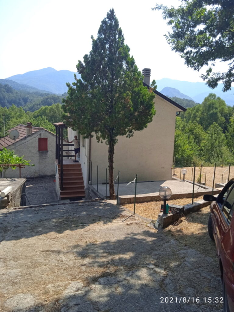 Villetta nella frazione Serrone (c.da Serrone, 6)