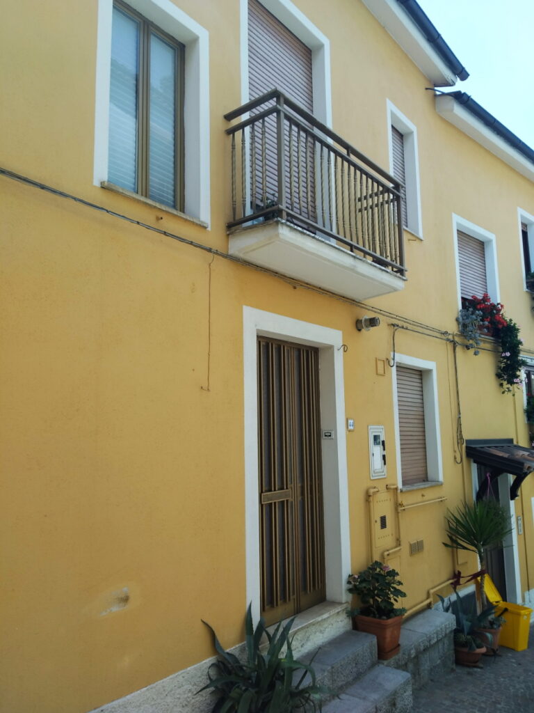 Casa indipendente nel centro storico (via Dante, 44)