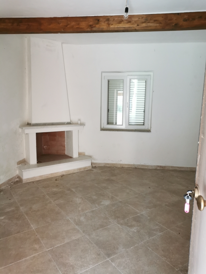 Villa con terreno nella frazione termale (SP 101)