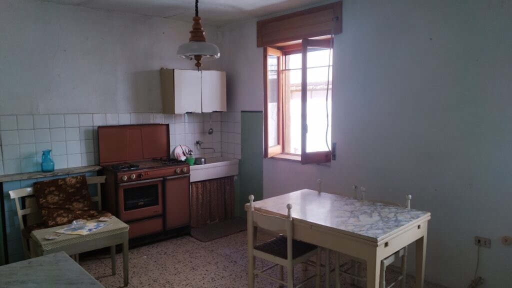 Detached house in the urban centre (via Romagnosi, 8)