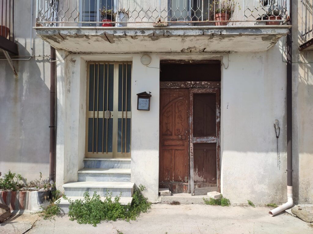 Detached house in the urban centre (via Zanardelli, 5)
