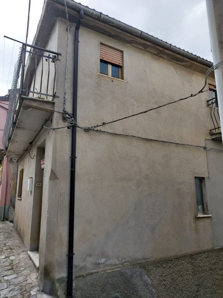 Detached house in the historic center (via Calvario, 18)