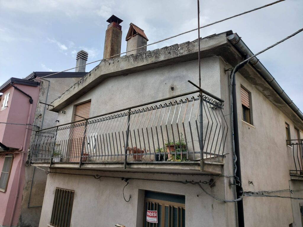 Detached house in the historic center (via Calvario, 18)