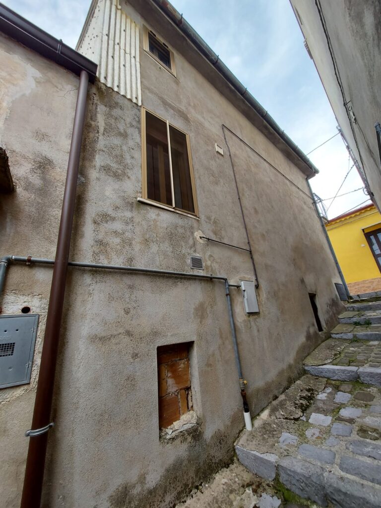 Detached house in the historic center (via Calvario, 18)