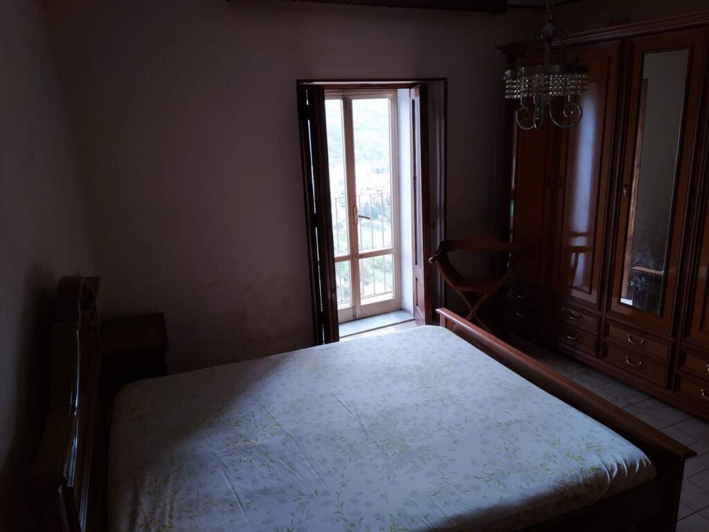 Casa indipendente nel centro storico (via Garibaldi, 7)