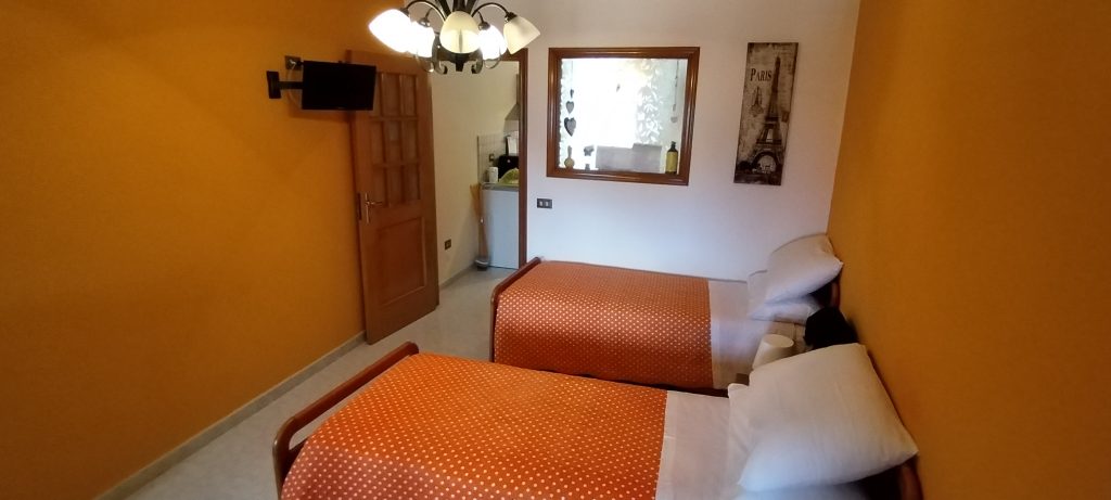 Casa indipendente nel centro urbano (via Nicotera, 7)