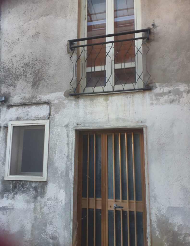 Casa indipendente in una frazione rurale (c.da Preti, 22)