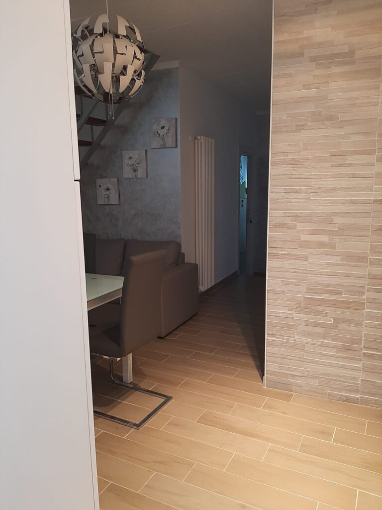Detached house in the historic center (via Savonarola, 16)