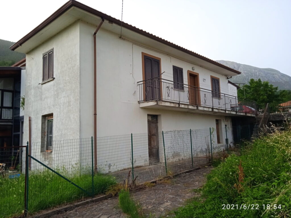 Detached house in the thermal area (via Santa Croce)