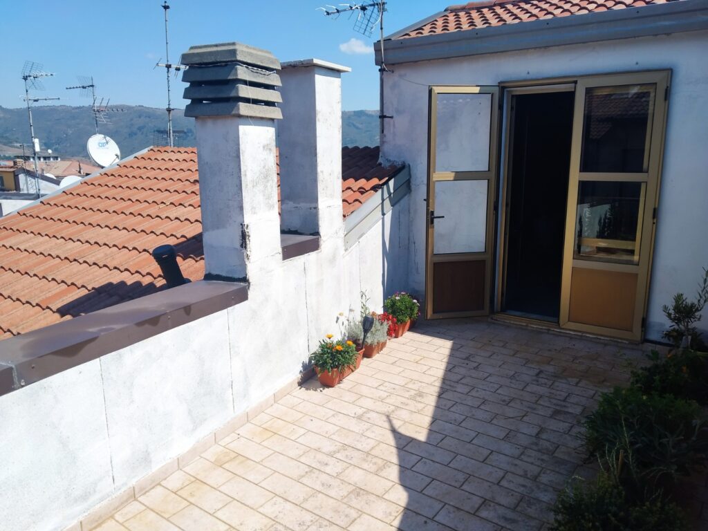 Casa indipendente nel centro urbano (via Duca d’Aosta, 50)