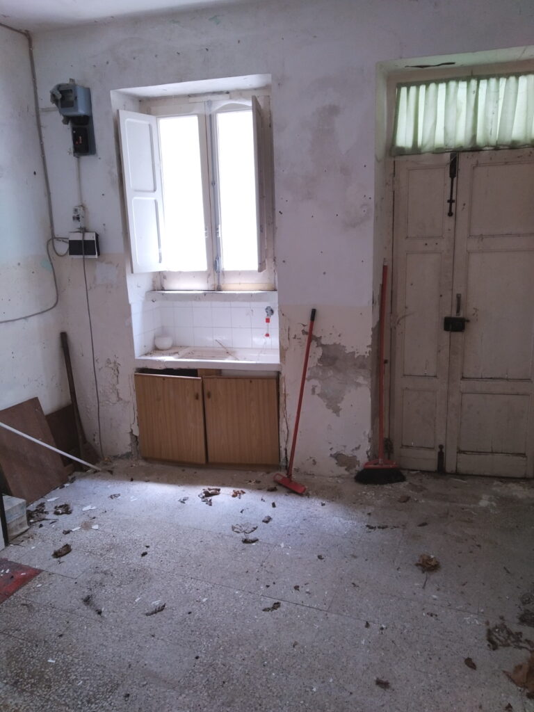 Casa indipendente nel centro storico (via Menotti, 2)