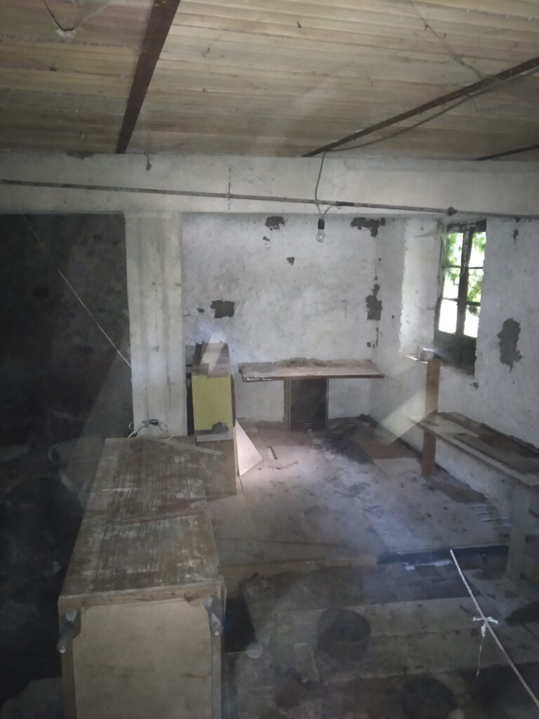 Casa indipendente nel centro storico (via Menotti, 2)