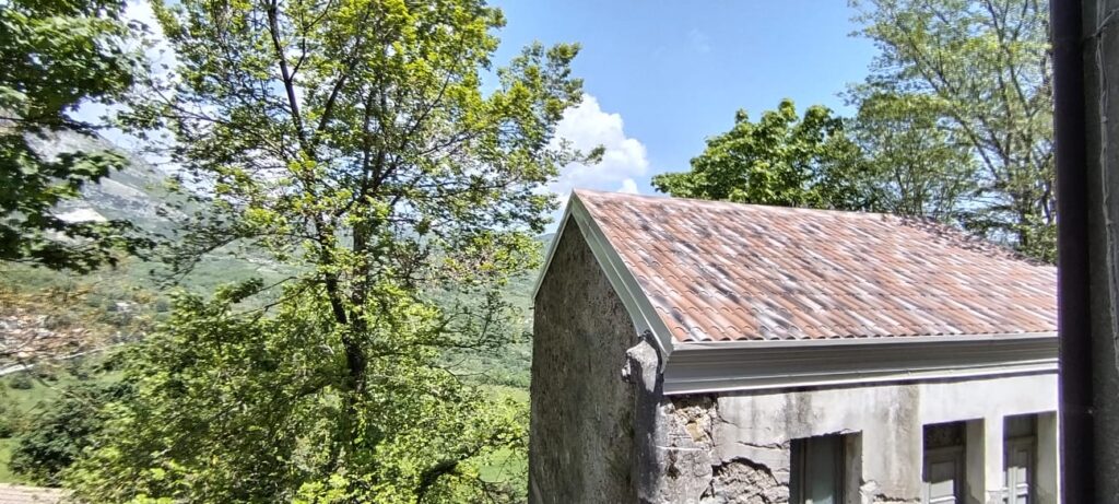 Casa indipendente nel centro storico (via Menotti, 2)