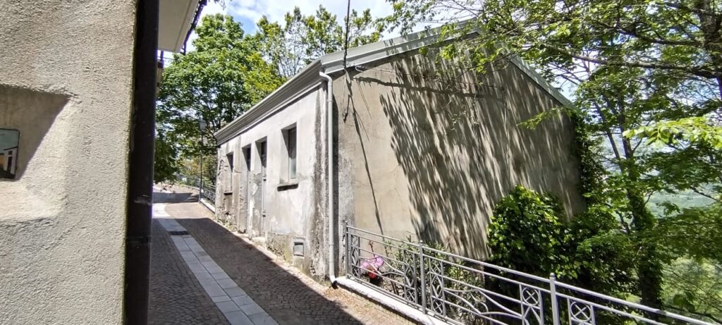 Casa indipendente nel centro storico (via Menotti, 2)