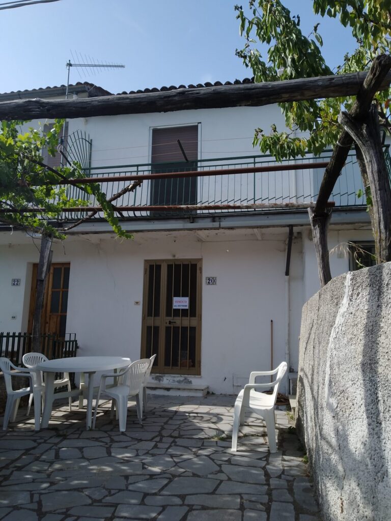Casa indipendente nella frazione termale (via Monte Pollino, 20)