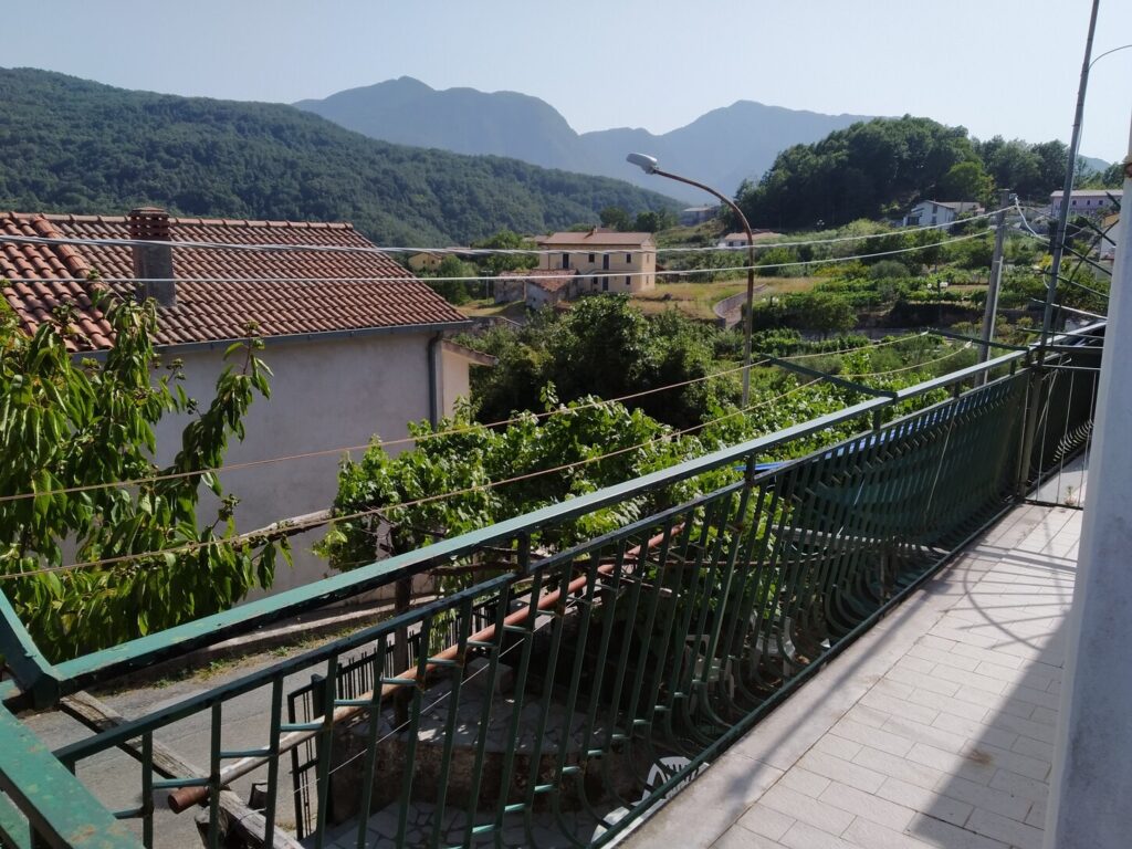 Casa indipendente nella frazione termale (via Monte Pollino, 20)